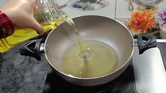 Heat ghee/oil in a pan.