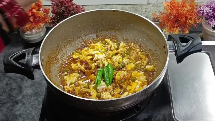 Add three hot chilies and sprinkle coriander.