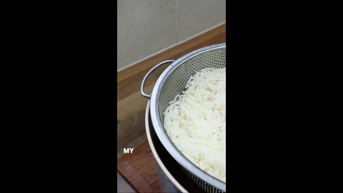 Prepare parcooked rice and set aside.