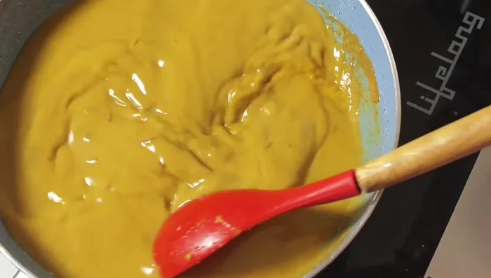 Bring the curry to a boil.