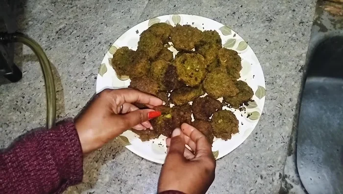 Heat oil in a pan. Add cumin seeds and bay leaves.