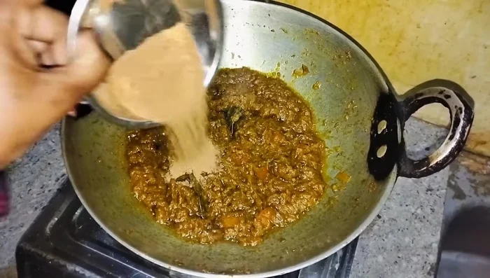 Add garam masala and kofta masala, fry for 1-2 minutes.