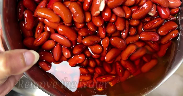 Add the soaked and drained rajma beans.