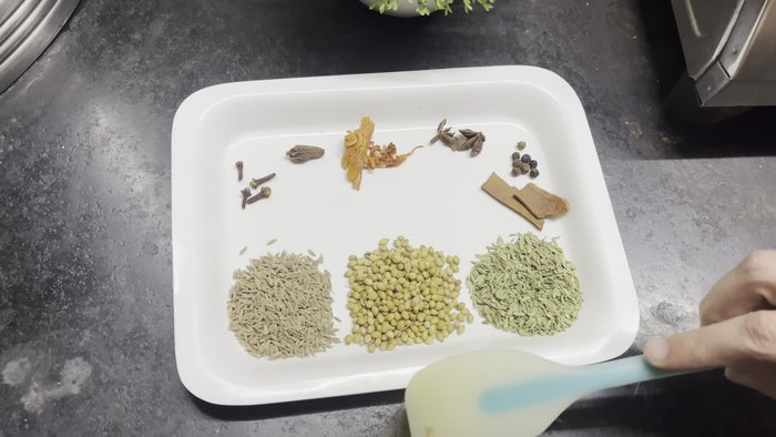 Prepare the whole garam masala: Combine cumin seeds, coriander, fennel, cinnamon sticks, black peppercorns, black cardamom, green cardamom, and cloves.