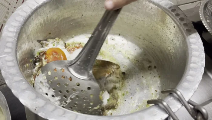 Incorporate curd and yakhni: Reduce the heat slightly and stir in the curd, garam masala powder, and the reserved yakhni. Mix gently.