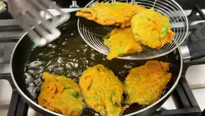 Crispy Spinach Pakoras with Potato Stuffing: Ramadan Special Recipe