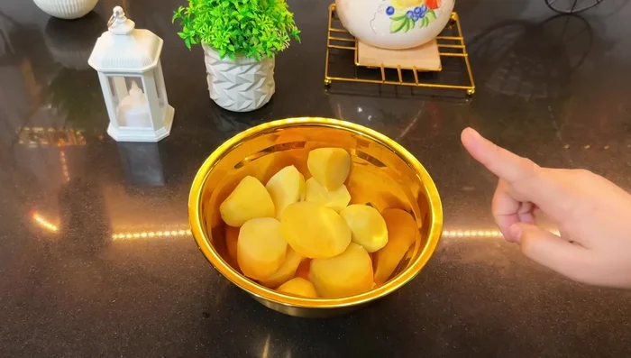 Boil potatoes with salt until soft, then mash them.