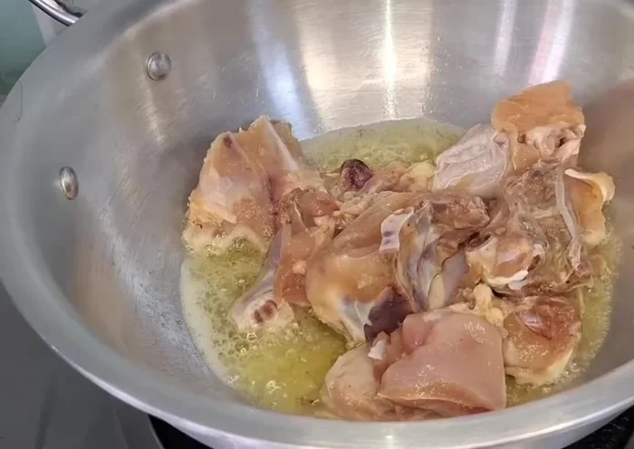 Add the marinated chicken and fry until well browned (6-7 mins).