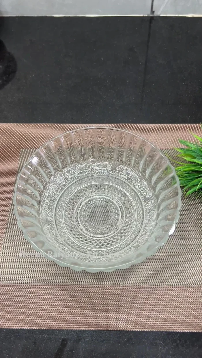In a bowl, mix warm water, sugar powder (or sugar), and stir until dissolved. (32.32)