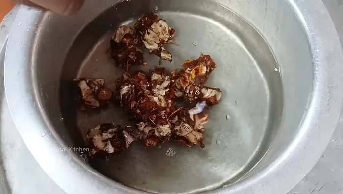 Place the soaked rice in an oven to steam.