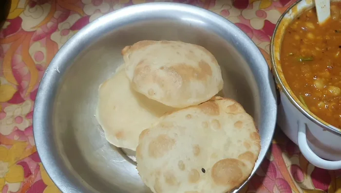 Serve hot: Serve the Channa Masala with the freshly made Chola Puris.