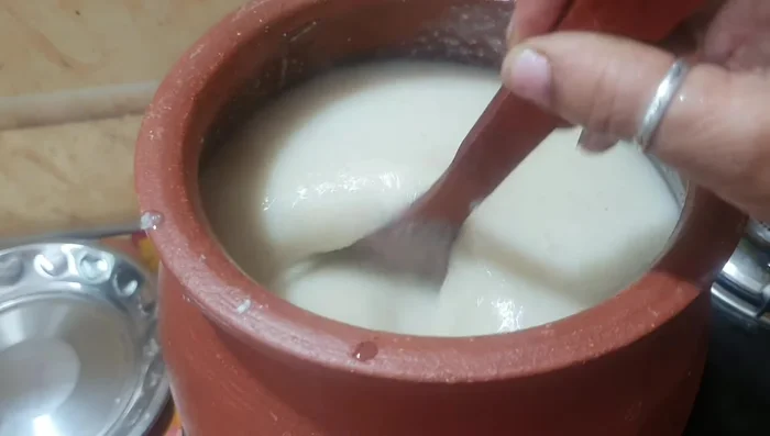 Continue to stir until the porridge thickens and boils well. Do not beat the porridge vigorously.