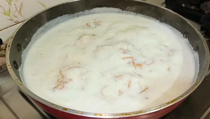 Boil the milk on high flame for 3-4 minutes.