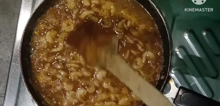 Cook the shrimps until done.