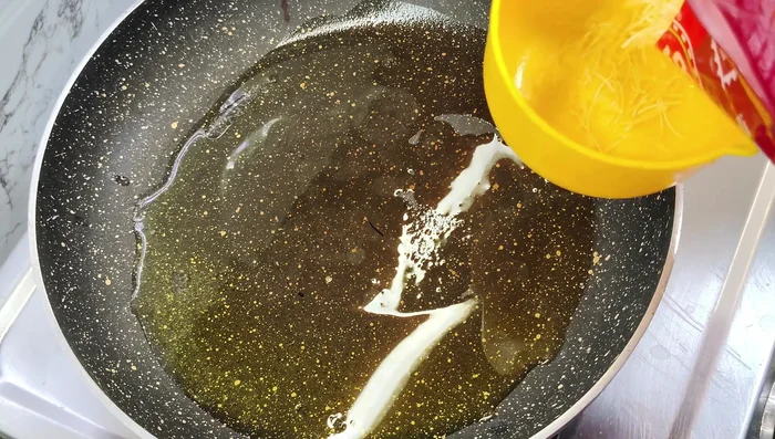 Heat ghee in a pan over medium heat. Add vermicelli and roast for 7-8 minutes, until golden brown.