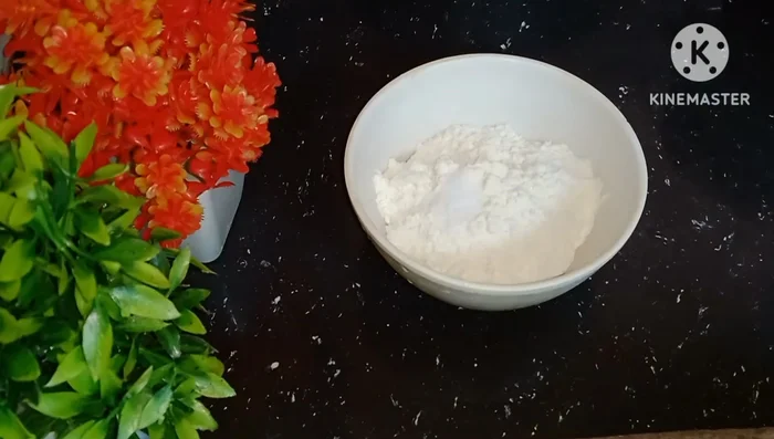 Make a flour paste: Combine a spoon of flour, ½ tablespoon of salt, and water to create a paste for sealing the spring rolls.