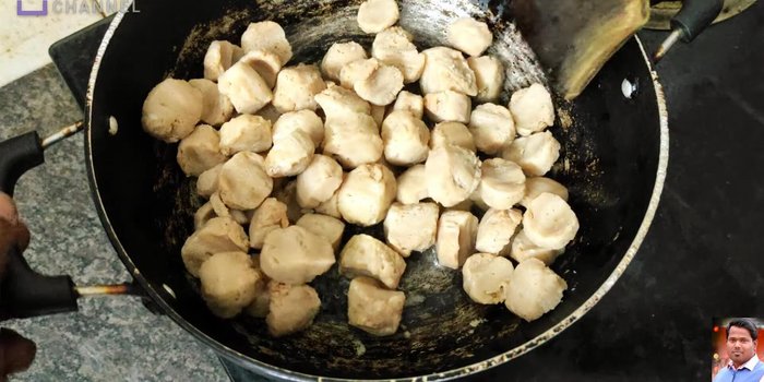Heat oil in a pan or kadhai. Fry the soybean chunks on medium-high heat for 2-3 minutes, flipping sides until light brown.