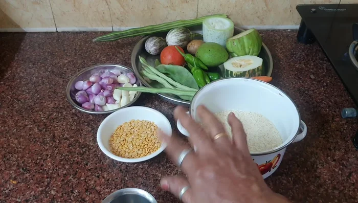 Chop all vegetables into small pieces.