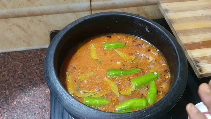 Simmer the gravy on medium heat until the chilies are cooked.