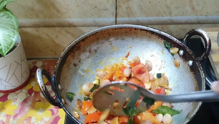 Turn off the stove and let the mixture cool.
