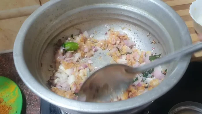 Add onion powder, saute, then add tomatoes and cook until the raw smell disappears.