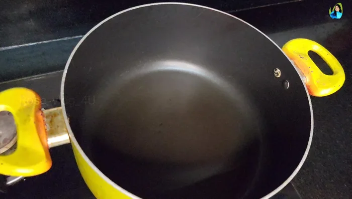 Prepare the onion: Fry onions in a pan until golden brown.