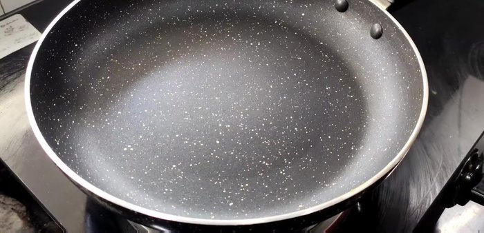 Prepare the tempering: Heat oil in a pan and add mustard seeds, coriander seeds, and green chilies. Add a little carrot.