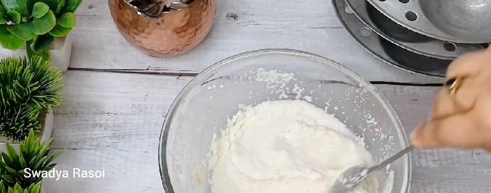 Pour batter into the idli moulds (do not overfill).