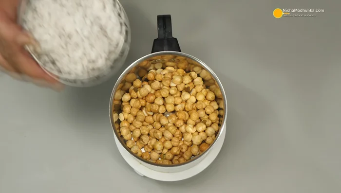 Prepare the chutney: Blend roasted peeled gram (1/2 cup), grated coconut (1 cup), green chili (1), ginger (1/2 inch), lemon juice (1 tbsp), salt (1/2 tsp), and 1/4 cup water until smooth.