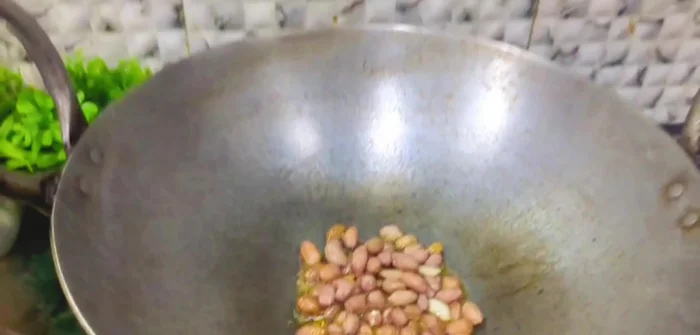 Add peanuts and fry for 1 minute.