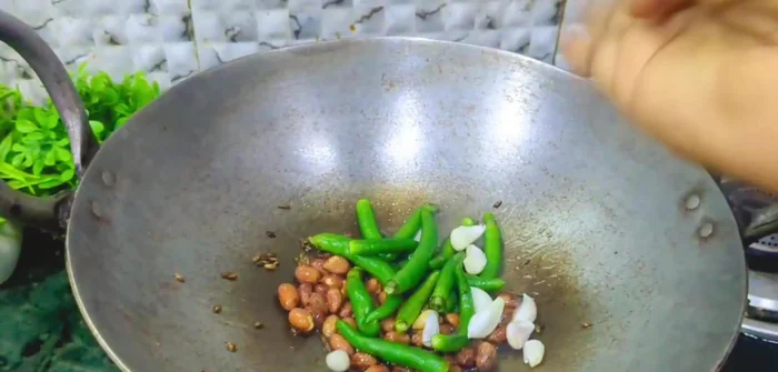 Add green chilies and garlic. Cook for 1 minute.