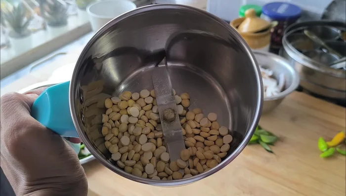 Grind the fried mixture along with 1 tablespoon of pudina (mint) in a blender until smooth.
