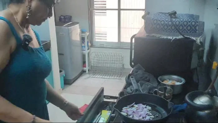 Heat mustard oil in a pan. Add chopped onions and sauté until golden brown.