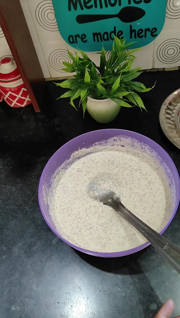 Let the chutney cool, then grind it to a smooth paste. (192.879)