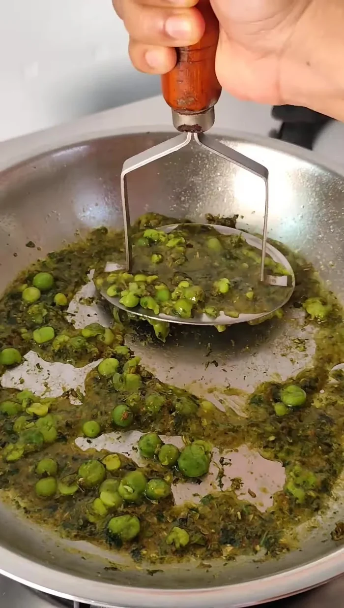 Mash the peas lightly. Add the grated banana, sugar, lemon juice, dry mango powder, and kasoori methi (optional). Mash everything together.