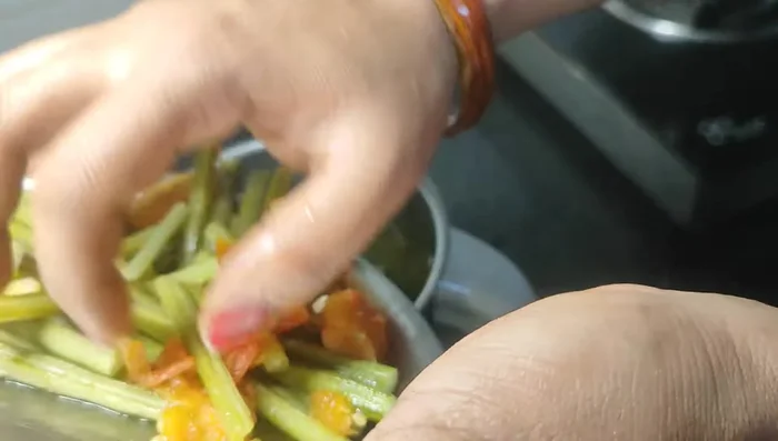 Blend the cooled horse gram, tomatoes, and ginger in a mixer jar with about 1/2 cup of water until smooth.