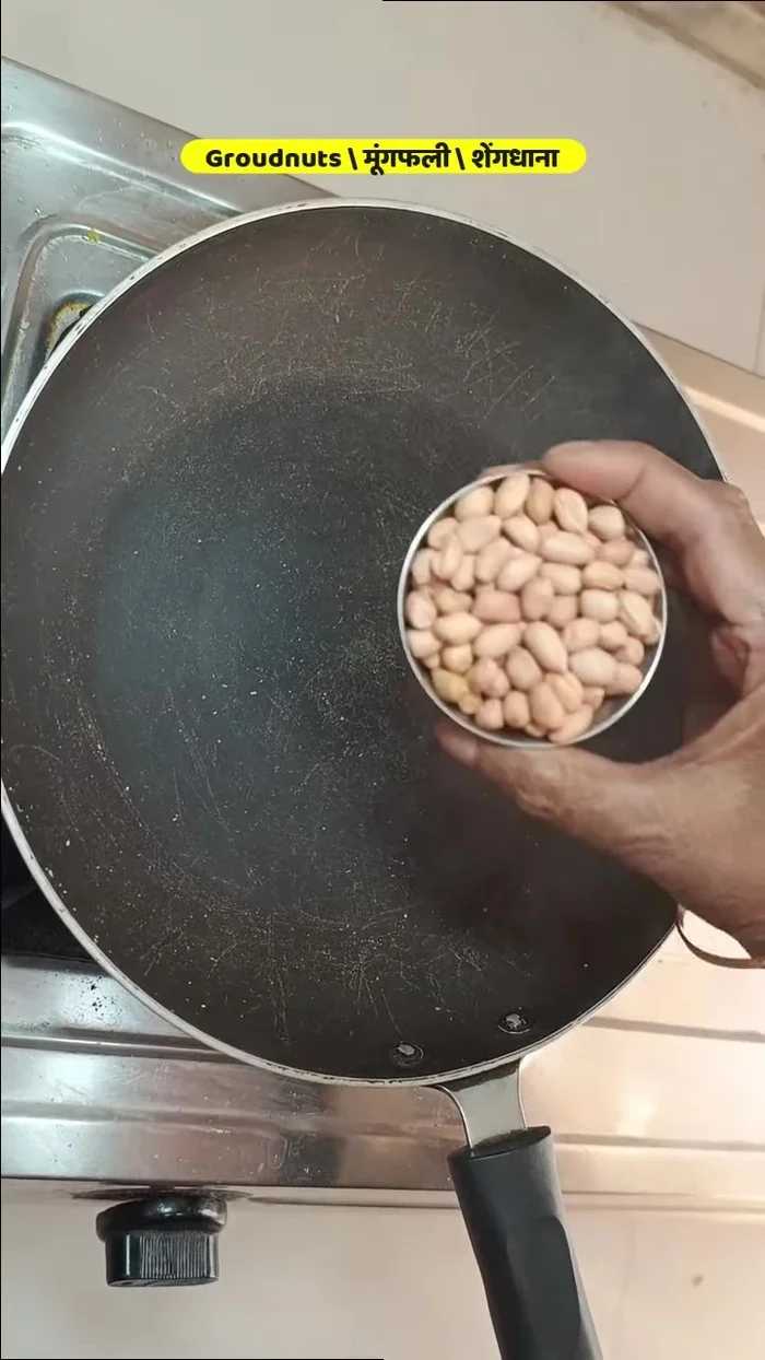 Fry a small bowl of Sangdana (poppy seeds) until well-cooked.