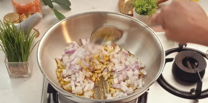 Add chopped onions and fry until golden brown (4-5 minutes).