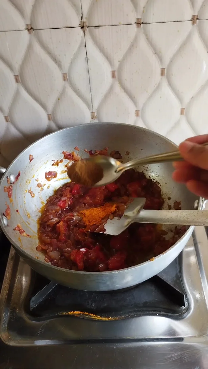 Add spices: Add turmeric powder, cumin powder, red chili powder, coriander powder, and salt. Fry for 2 minutes.