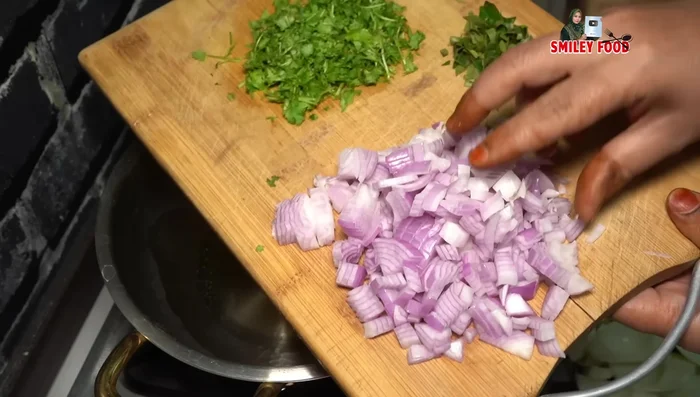 Heat oil in a pan. Add finely chopped onions and fry until lightly golden.