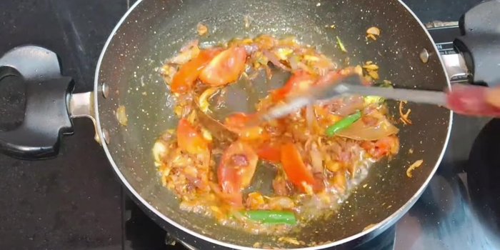 Add the dry spices: 1/2 tsp turmeric powder, 1/2 tsp coriander powder, 1/2 tsp cumin powder, 1/2 tsp mutton masala, 1/2 tsp spicy chili powder, and 1/2 tsp Kashmiri red chili powder. Fry for 1.5 minutes.