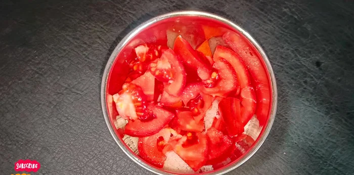 Prepare the chutney: Blend coconut, tomato, green chilies, curd, roasted peanuts (optional), red chili powder (optional), sugar (optional), and salt. Adjust consistency with water. (297.44)