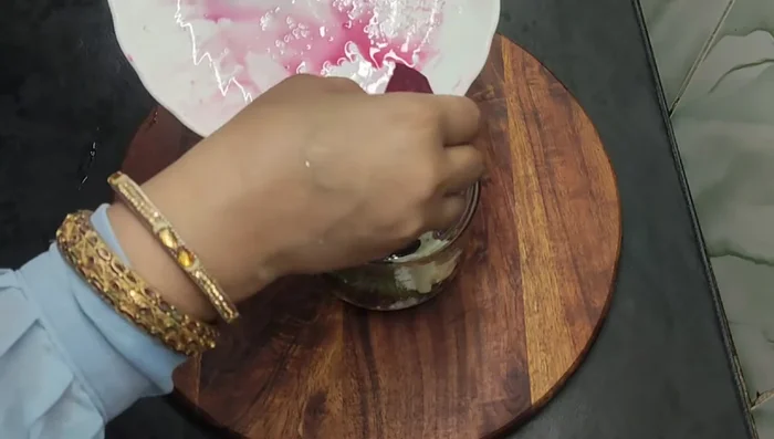 Press the beetroot down firmly to pack it tightly. Repeat steps 5 and 6 with the remaining ingredients.
