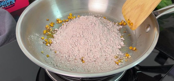 Add semolina and ragi flour. Fry for 2-3 minutes on low flame, then cool.