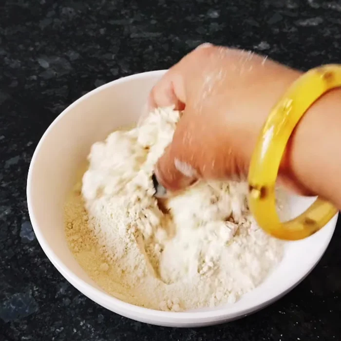 In a bowl, combine rava powder, wheat flour, salt, sugar, baking soda, and baking powder. Mix well.