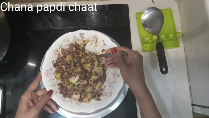Add a few chopped coriander leaves.
