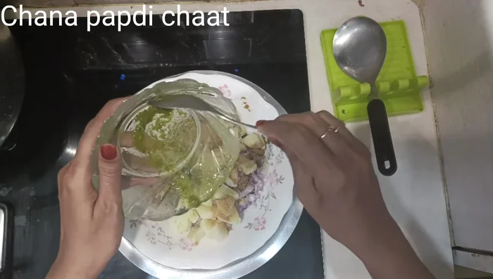 Add 2 tsp of green chutney (or 1-2 tbsp of fresh chutney).