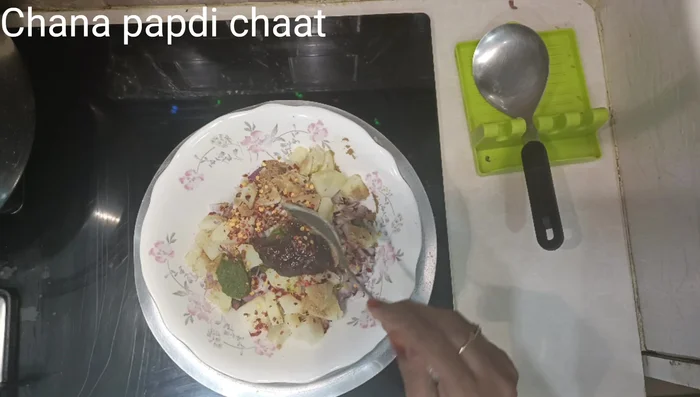 Add 2 tbsp of Kutti MTI Chutney (or Kyti Chutney/Hari Chutney).