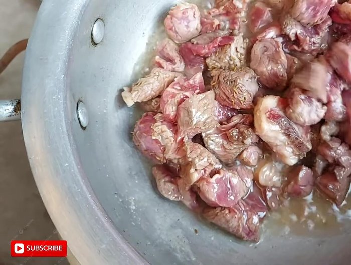 Fry the beef in ghee until the water released dries up.