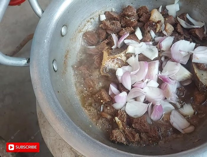 Add tomatoes and onions, mix and cover for 2-3 minutes until soft.